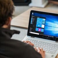 Windows 10 en distintas versiones recibe el Patch Tuesday de octubre corrigiendo vulnerabilidades zero day y fallos de seguridad