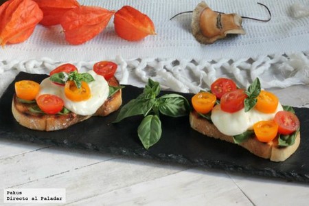 Bruschettas a la caprese, receta ligera de aperitivo o tentempié